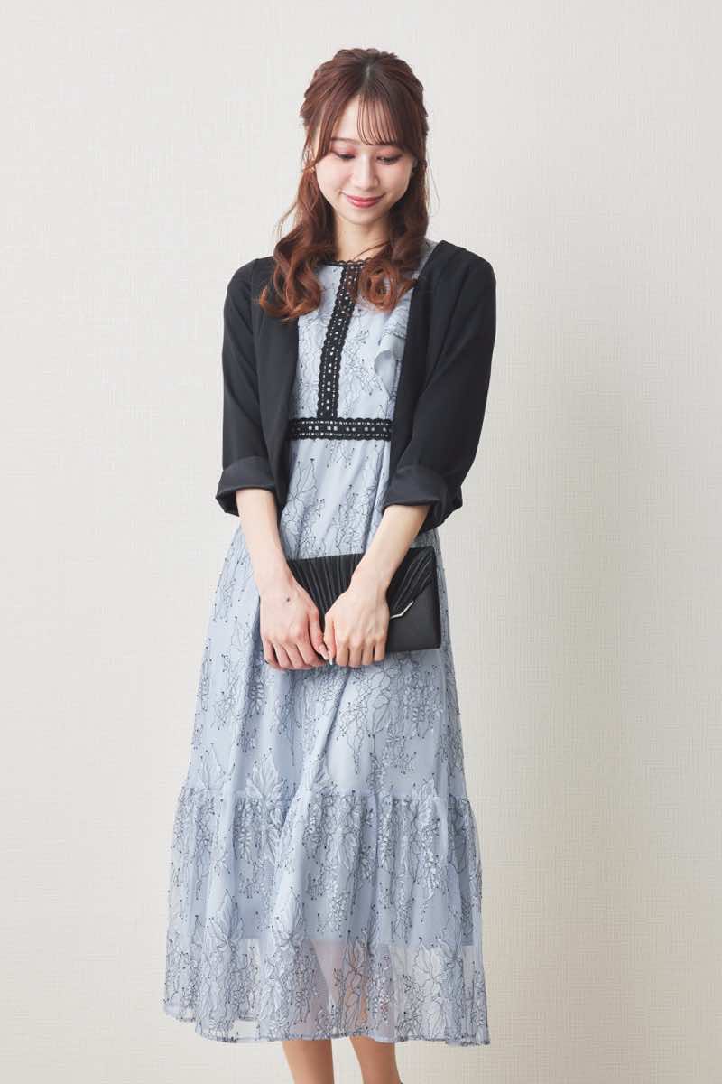 ブルーのラッフルスリーブ配色レースドレス