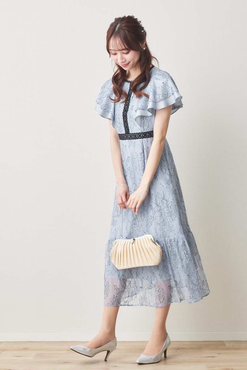 ブルーのラッフルスリーブ配色レースドレス