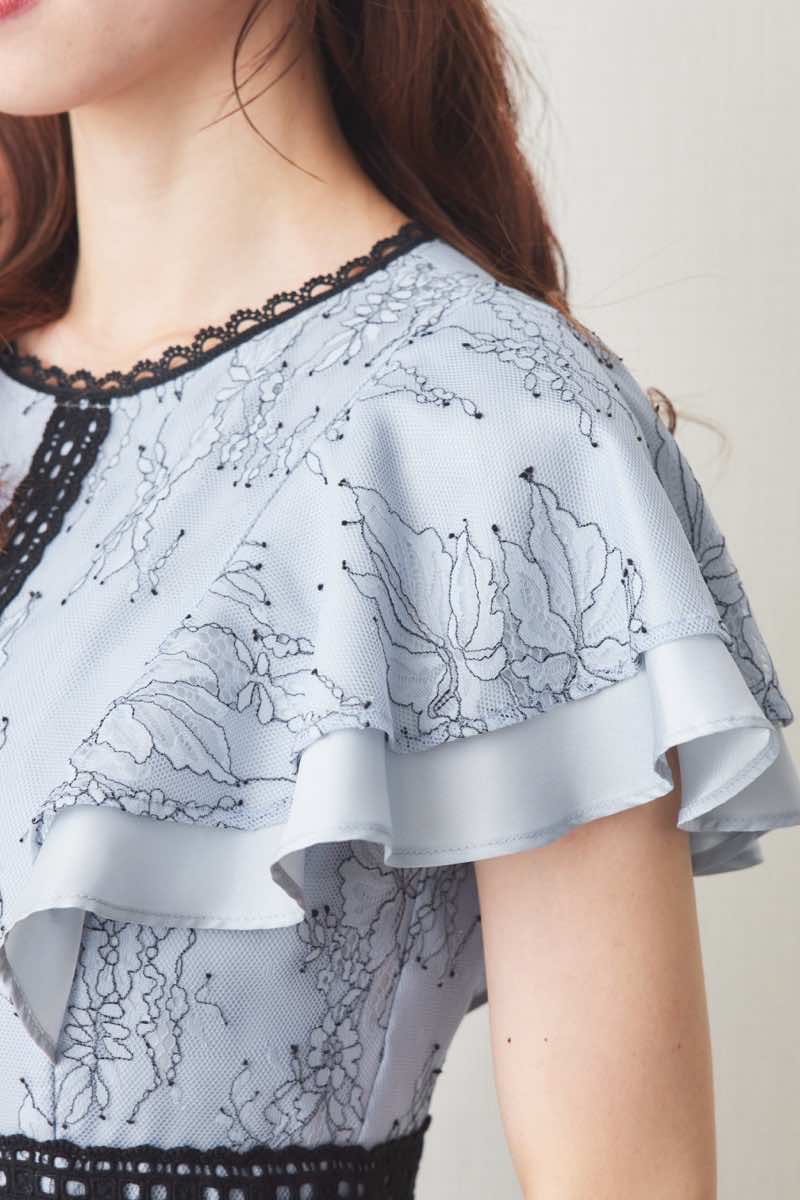 ブルーのラッフルスリーブ配色レースドレス