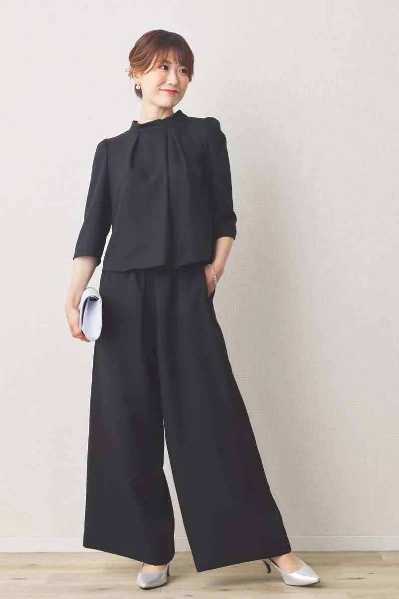 ブラックのスタンドネックセットアップパンツドレス