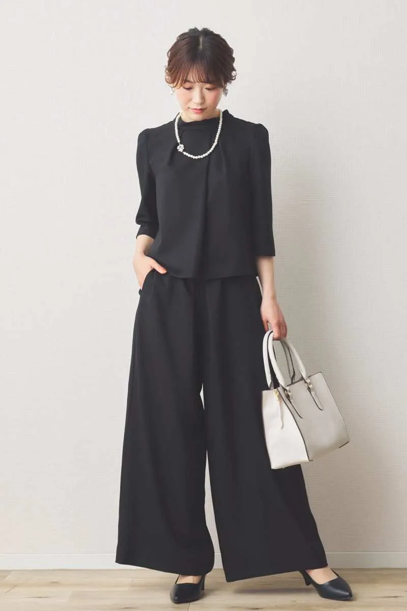 ブラックのスタンドネックセットアップパンツドレス