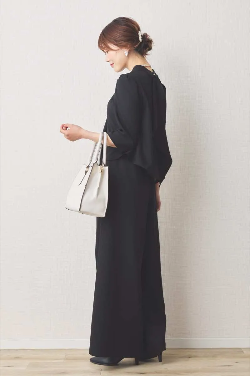 ブラックのスタンドネックセットアップパンツドレス