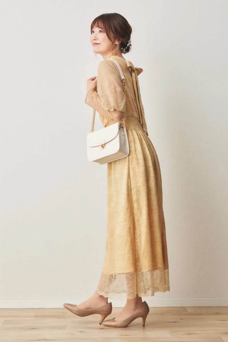 イエローのバルーンロングスリーブ総レースドレス