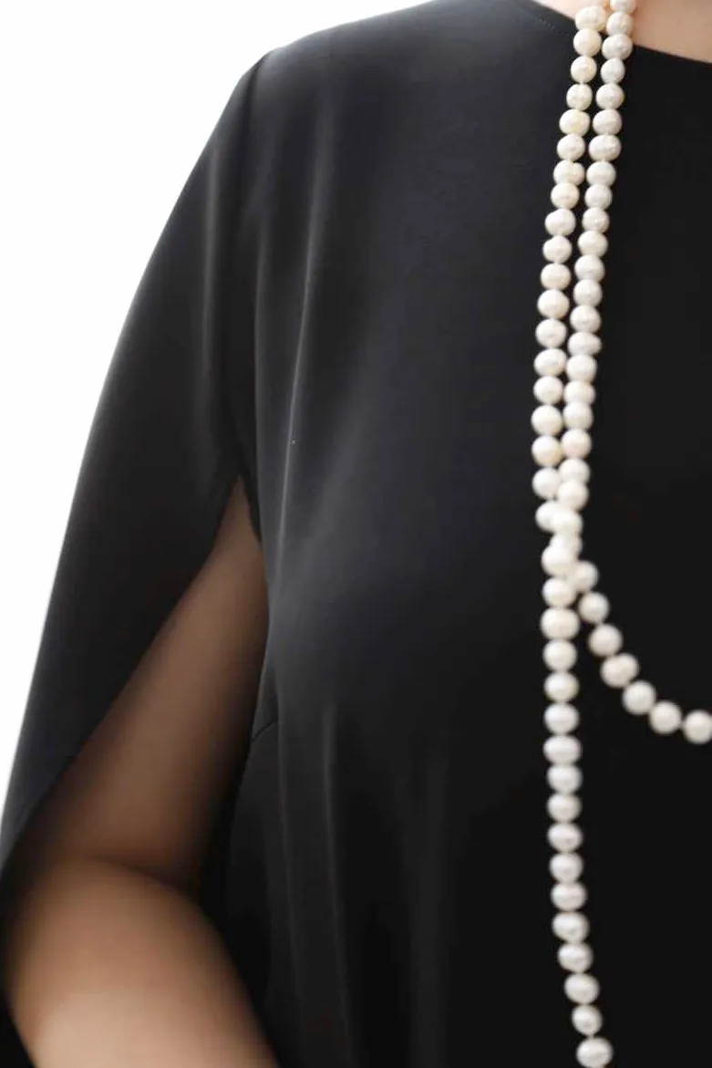 ネイビーのケープスリーブドレス