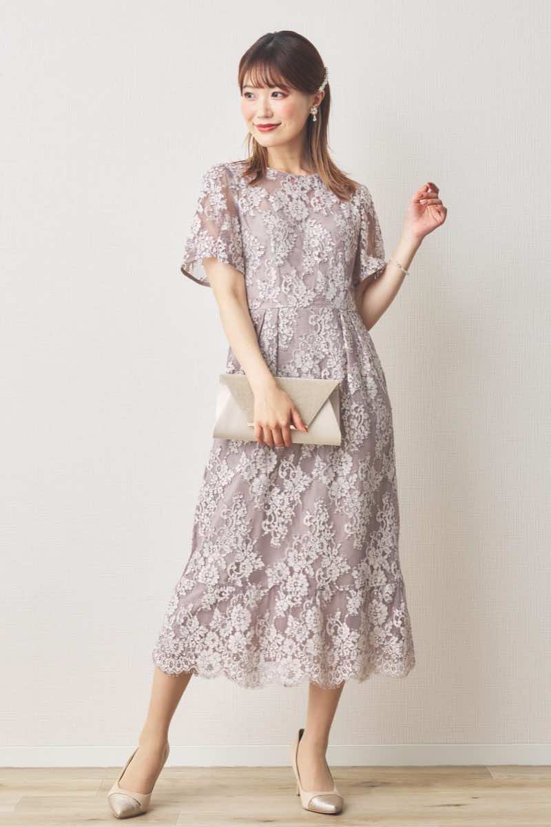 ベージュピンクの配色レースマーメイドドレス