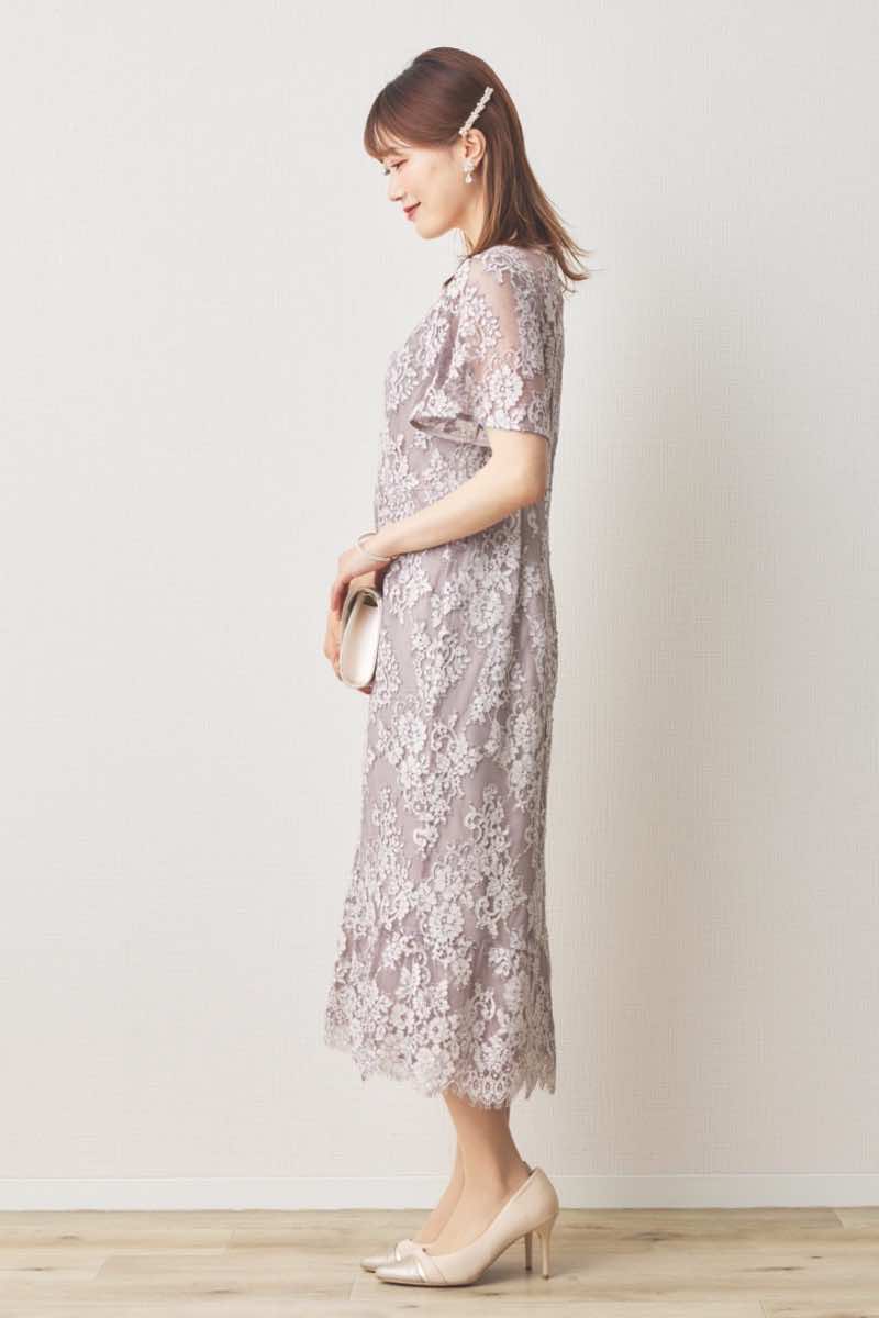 ベージュピンクの配色レースマーメイドドレス