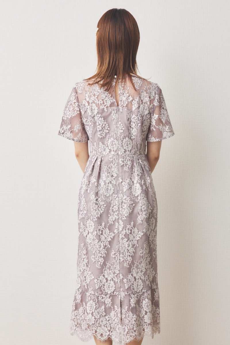 ベージュピンクの配色レースマーメイドドレス