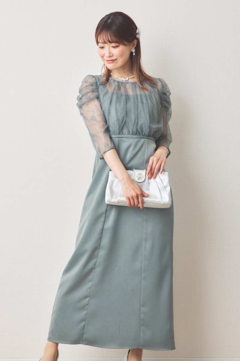 グリーンの総レースボレロ付きバックデザインドレス