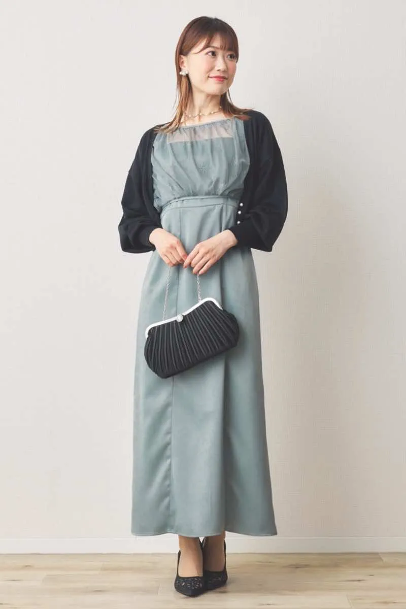 グリーンの総レースボレロ付きバックデザインドレス