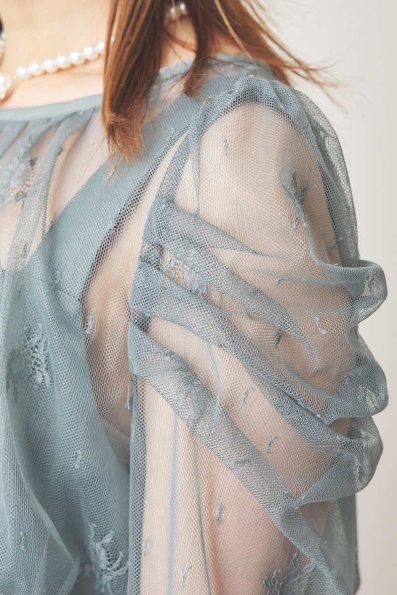 グリーンの総レースボレロ付きバックデザインドレス