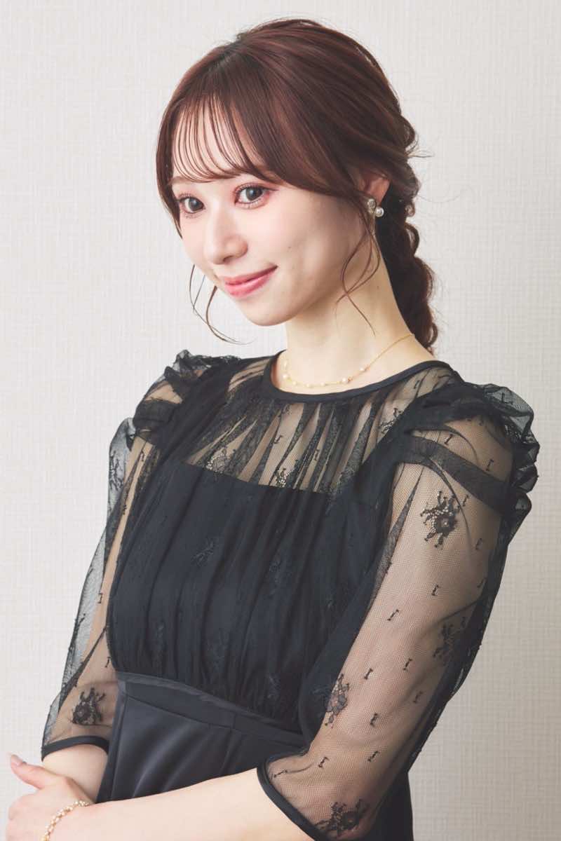 ブラックの総レースボレロ付きバックデザインドレス