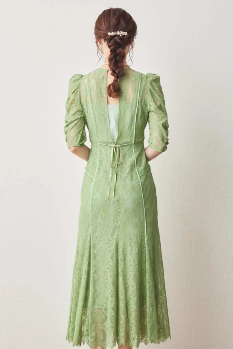 ライトグリーンのフラワーレースマーメイドドレス