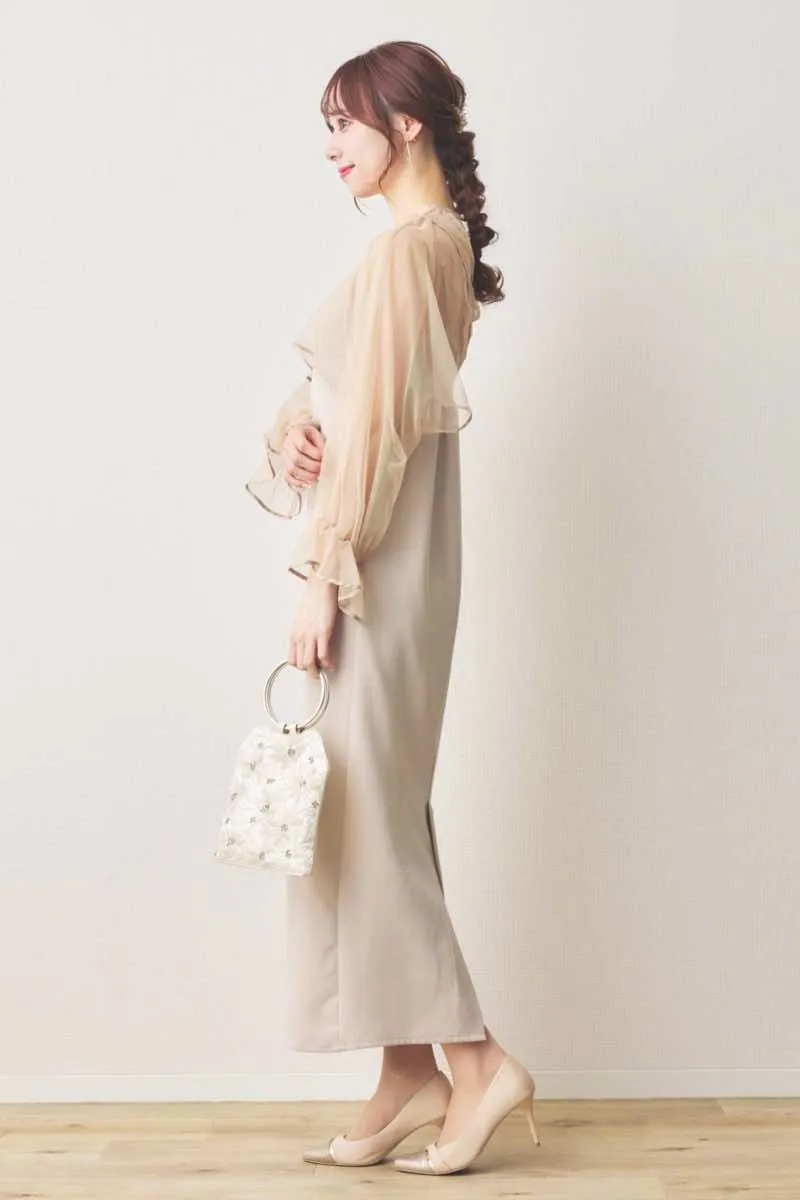 ベージュのチュールトップスレイヤードドレス