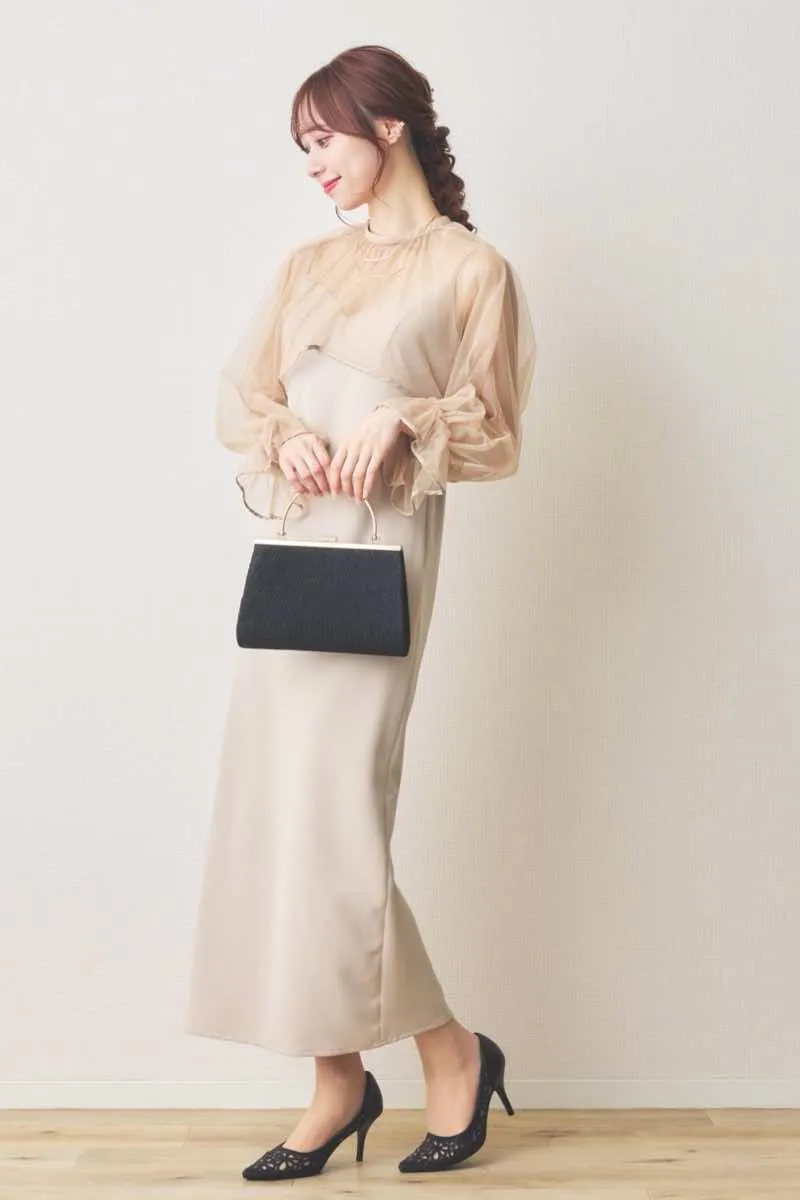 ベージュのチュールトップスレイヤードドレス