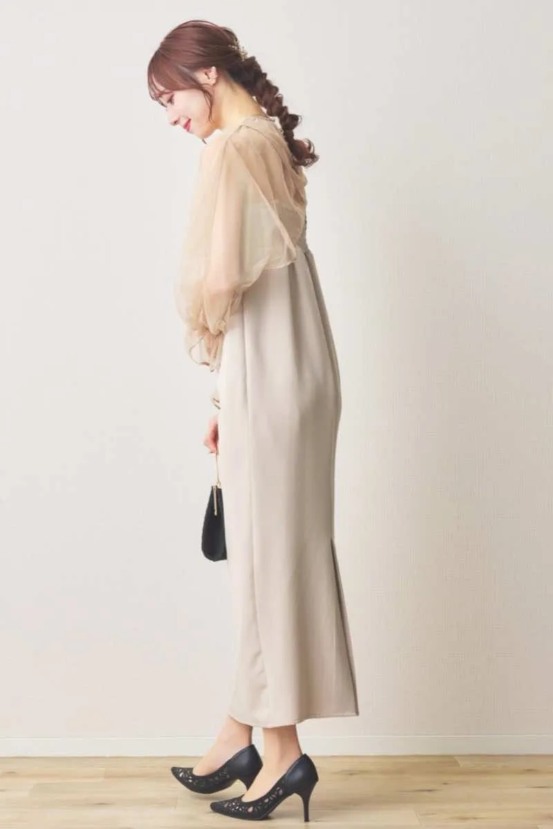 ベージュのチュールトップスレイヤードドレス