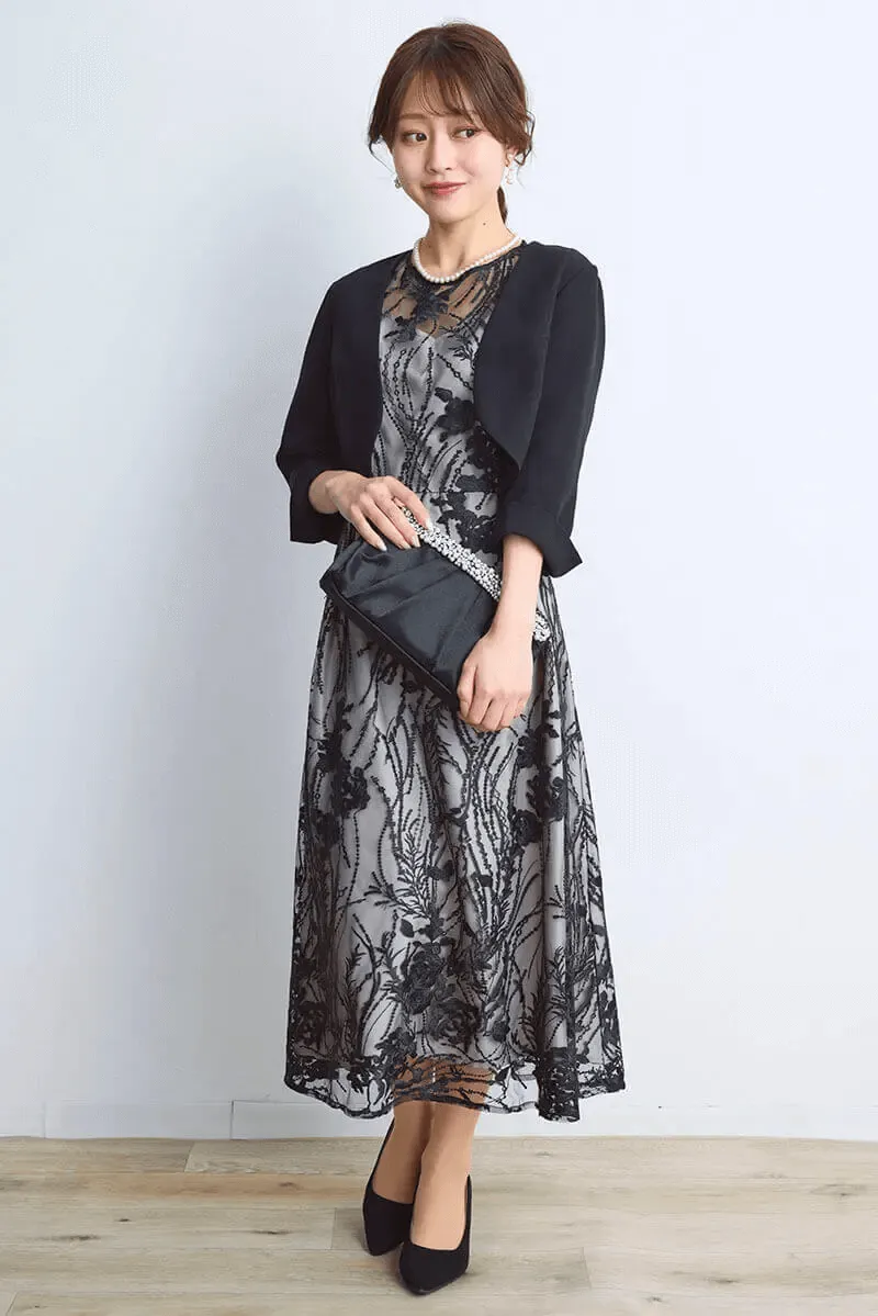 ブラックのエンブロイダリーチュールドレス