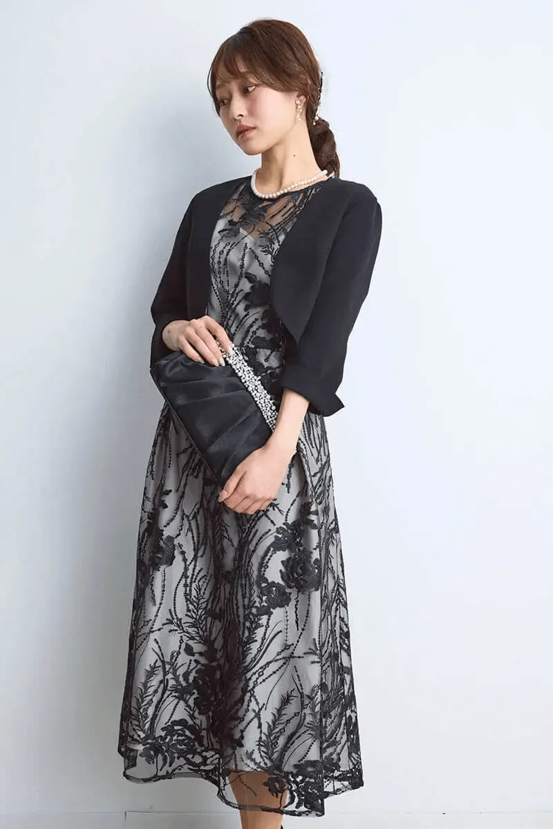 ブラックのエンブロイダリーチュールドレス