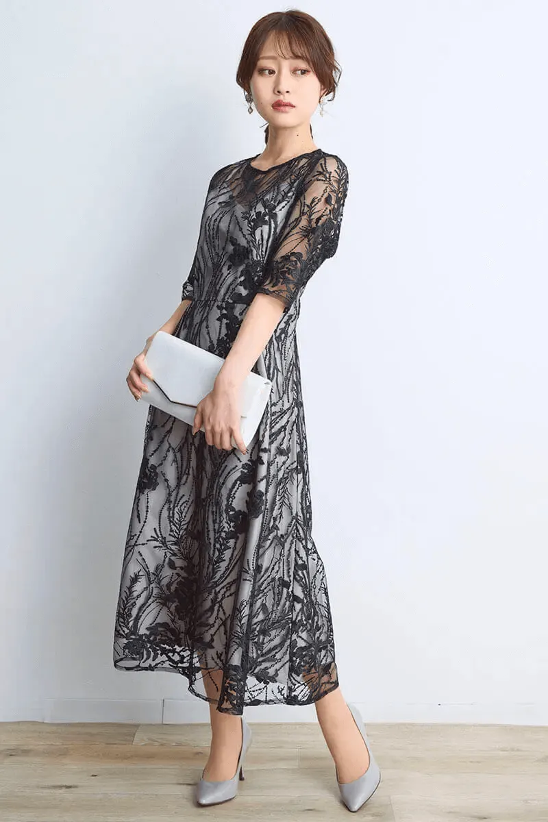 ブラックのエンブロイダリーチュールドレス