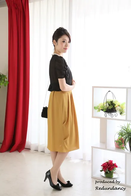 マスタードイレローのシャーリングタイトドレスコーディネートセット