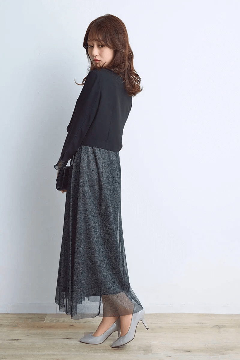 ブラックのラメチュールメロウドレス