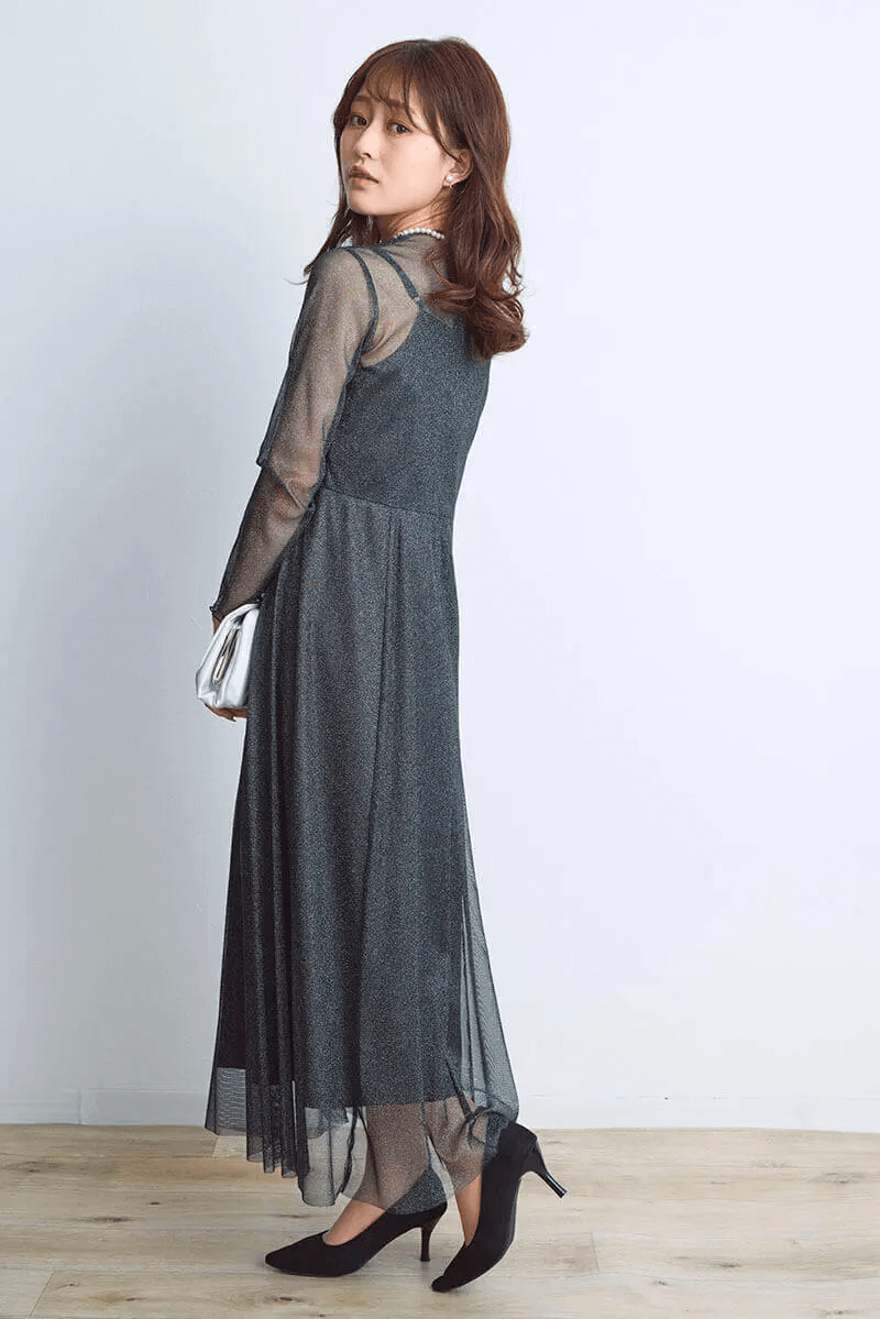 ブラックのラメチュールメロウドレス