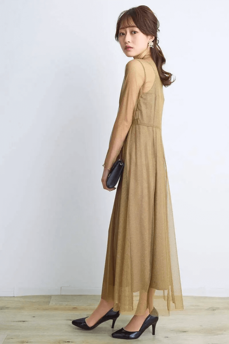 ゴールドのラメチュールメロウドレス