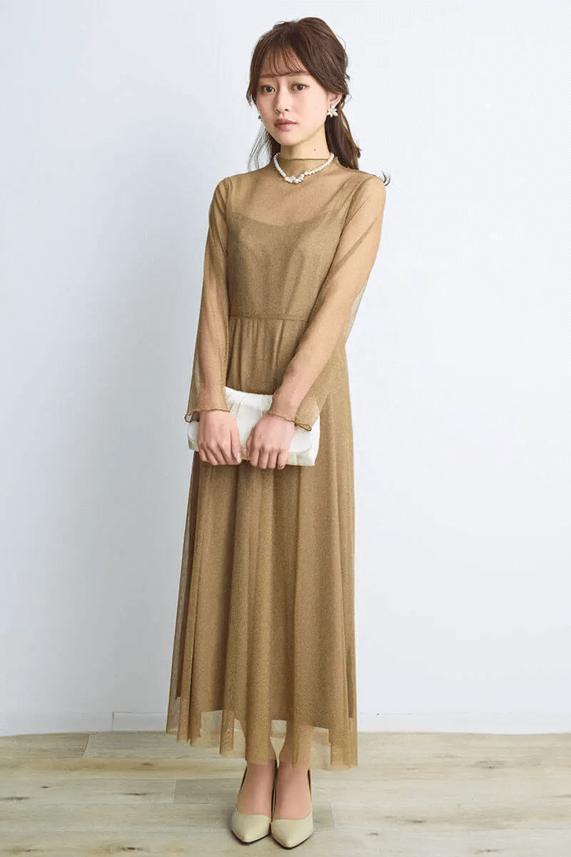 ゴールドのラメチュールメロウドレス