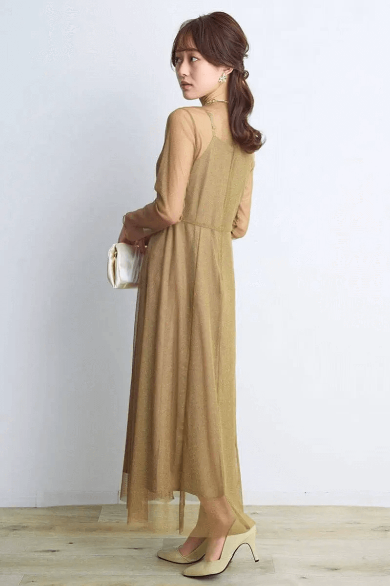 ゴールドのラメチュールメロウドレス