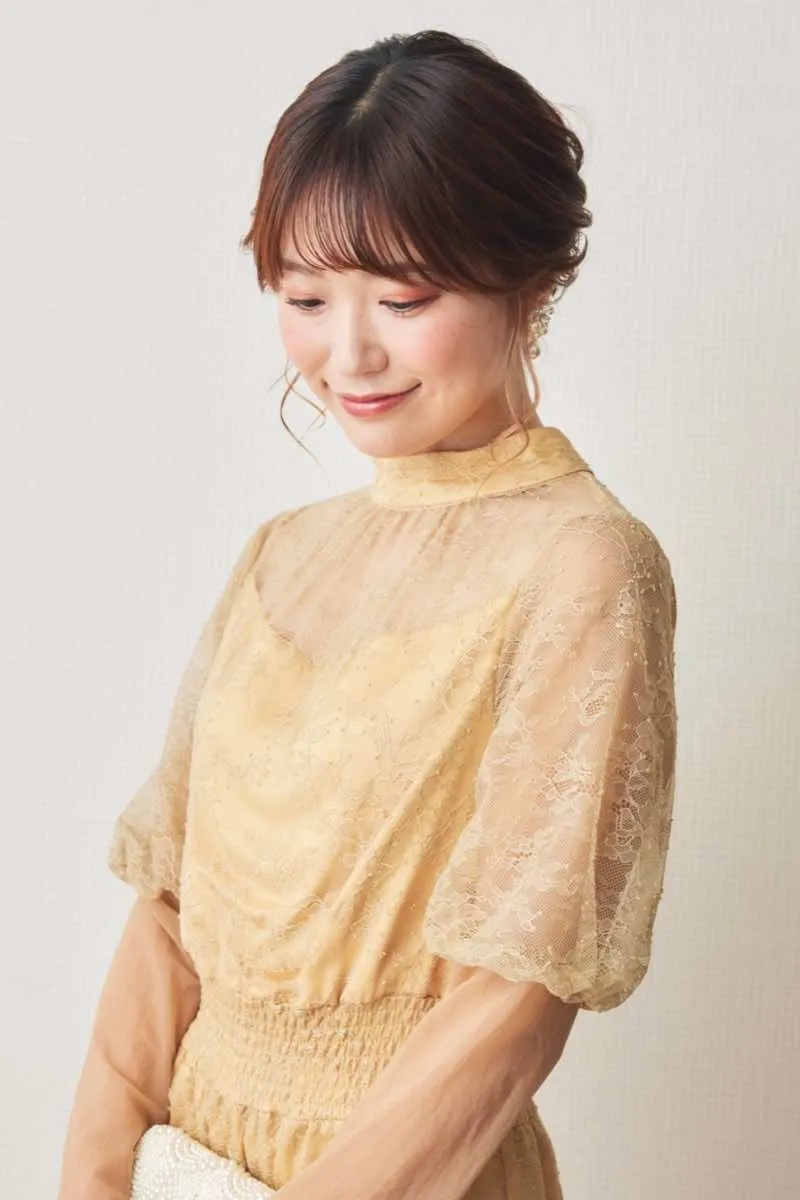 イエローのバルーンロングスリーブ総レースドレス