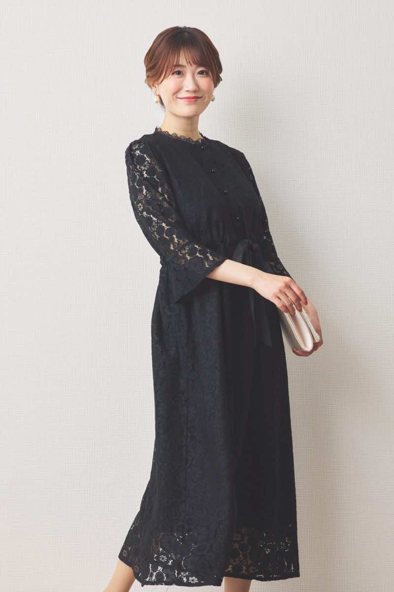 ブラックの前開き総レースマタニティドレス