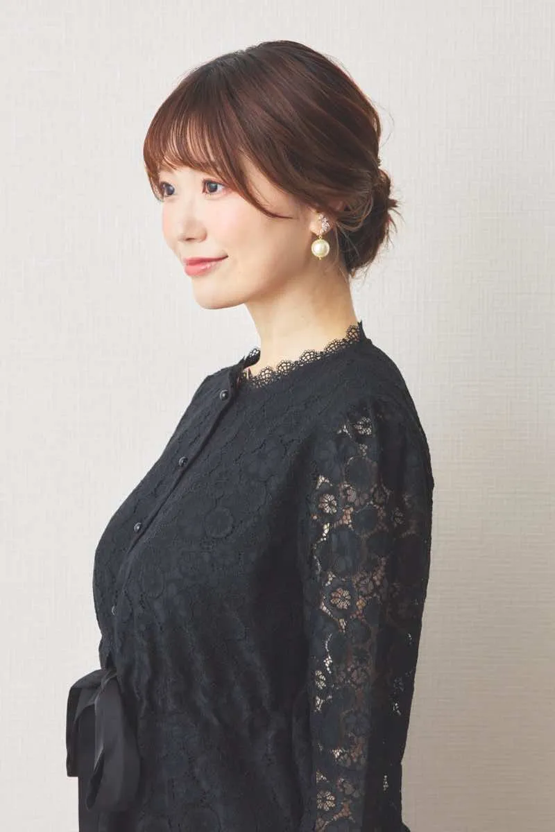 ブラックの前開き総レースマタニティドレス