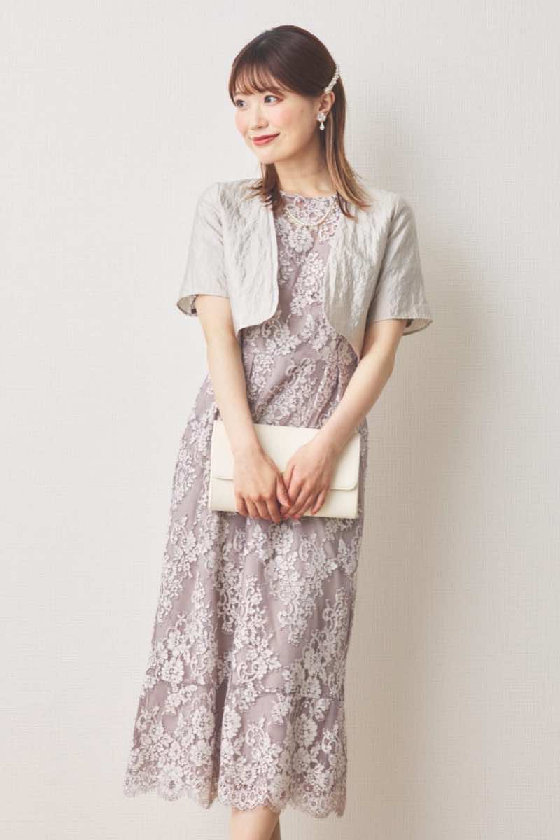 ベージュピンクの配色レースマーメイドドレス