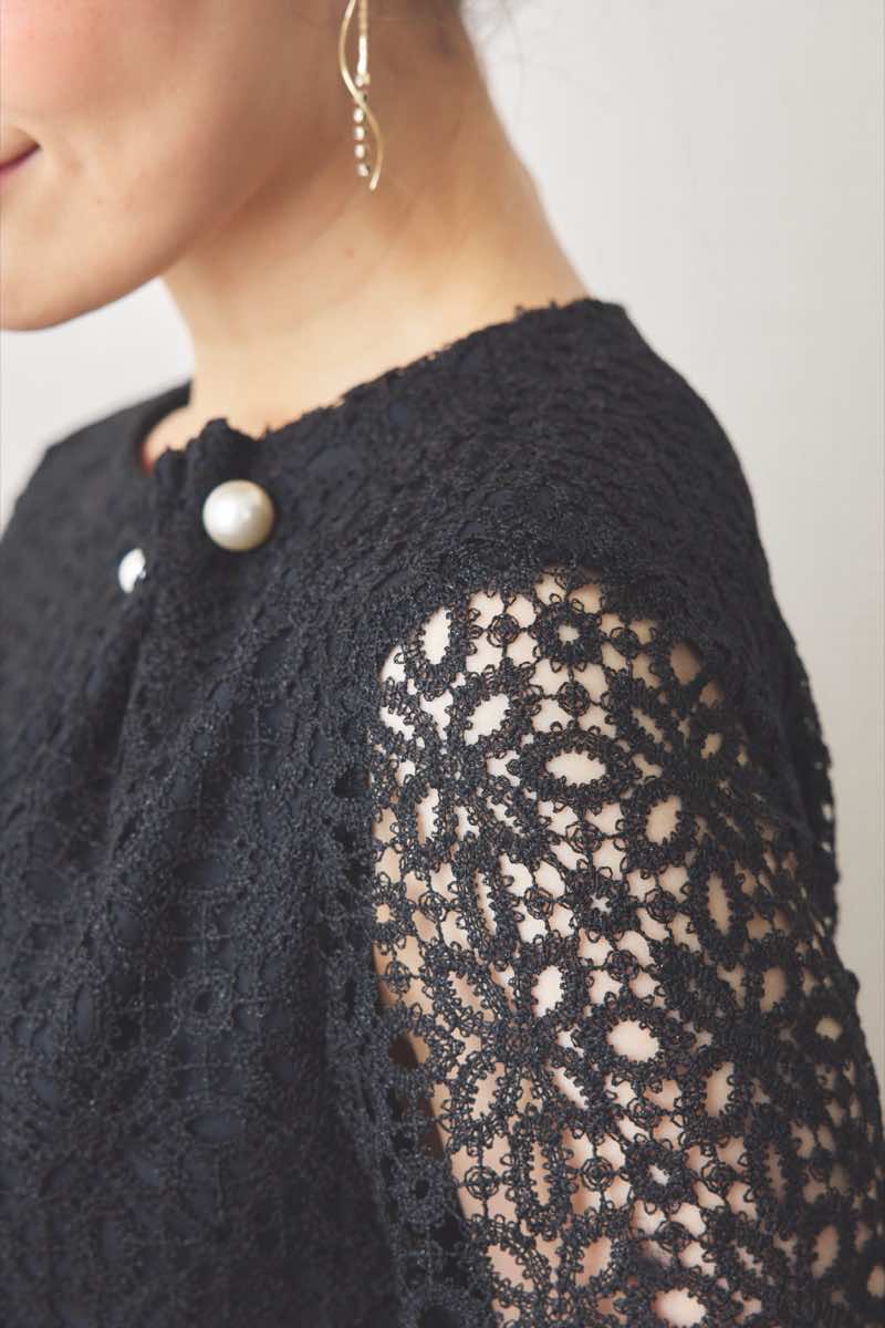 ブラックのラメクロシェレースドレス [ 店頭販売価格 38,500円 ]