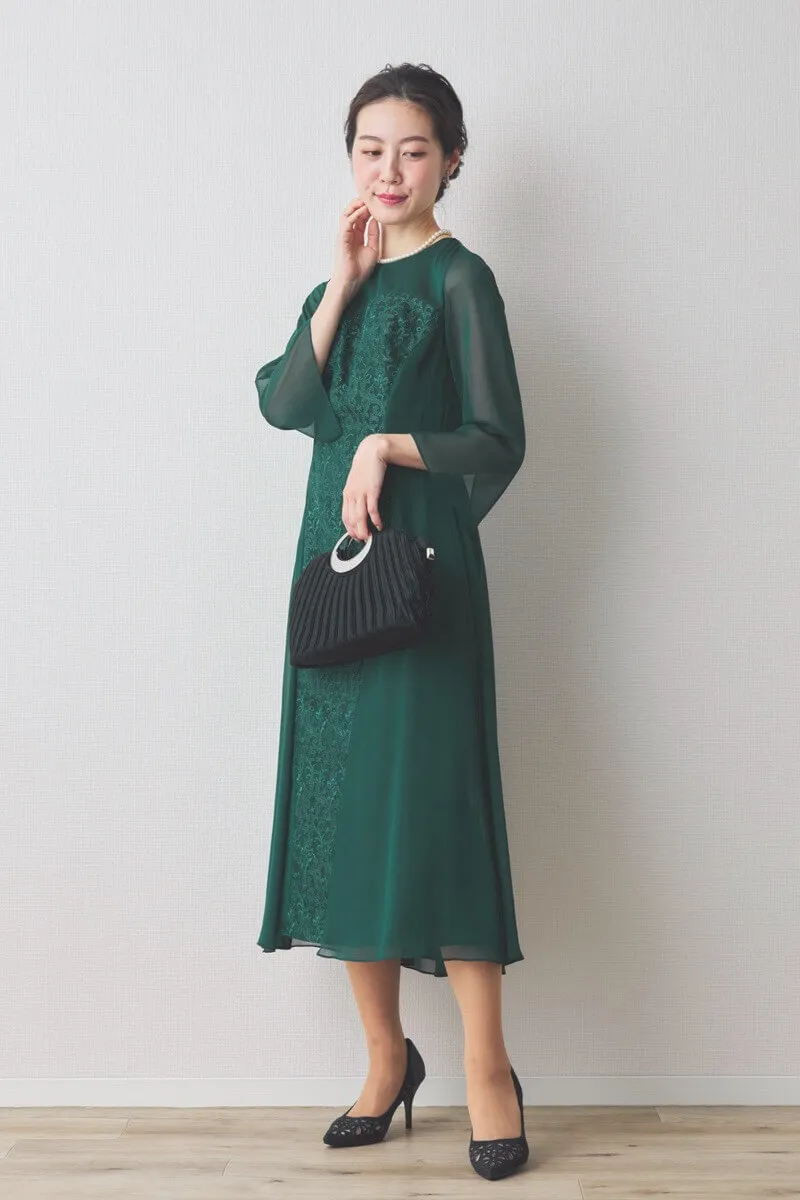 グリーンのラメ刺繍シフォン切替ドレス  [ 店頭販売価格 56,100円 ]