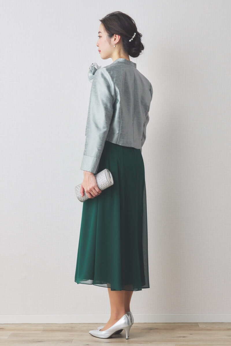 グリーンのラメ刺繍シフォン切替ドレス  [ 店頭販売価格 56,100円 ]