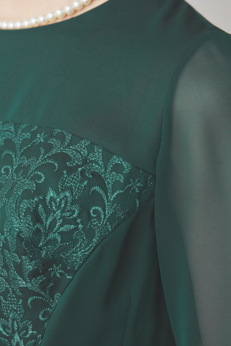 グリーンのラメ刺繍シフォン切替ドレス  [ 店頭販売価格 56,100円 ]