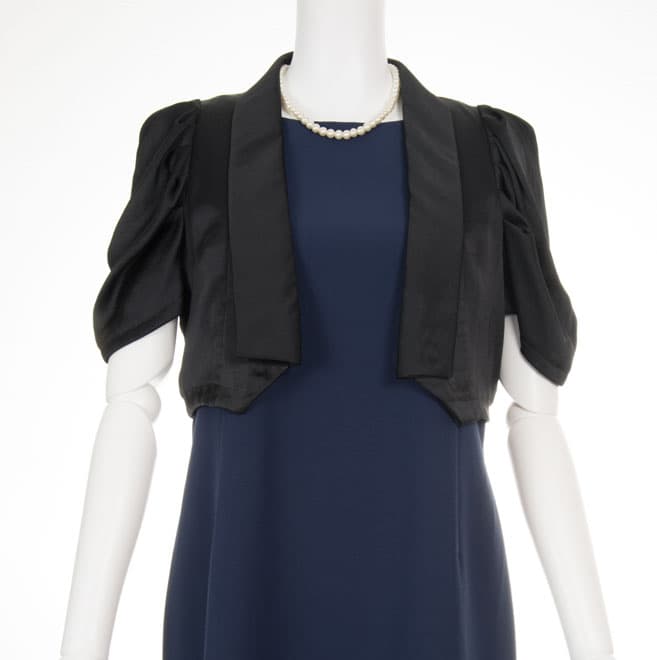 ブラックサテンのジャケット風ボレロ