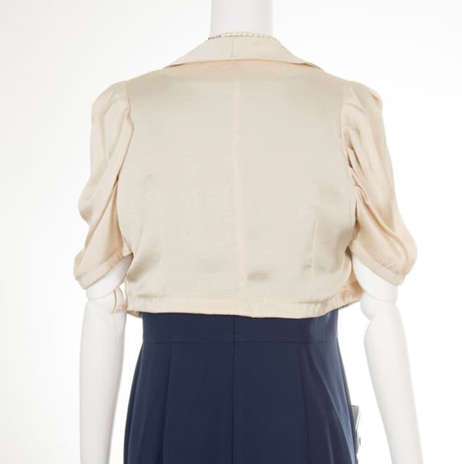 ベージュサテンのジャケット風ボレロ