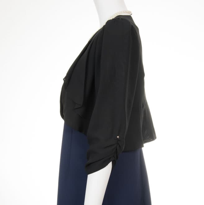 ブラックのシンプル七分袖ボレロ