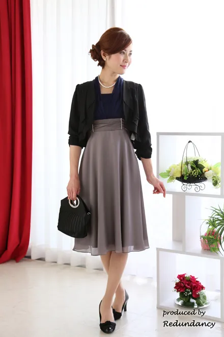 ブラックのシンプル七分袖ボレロ