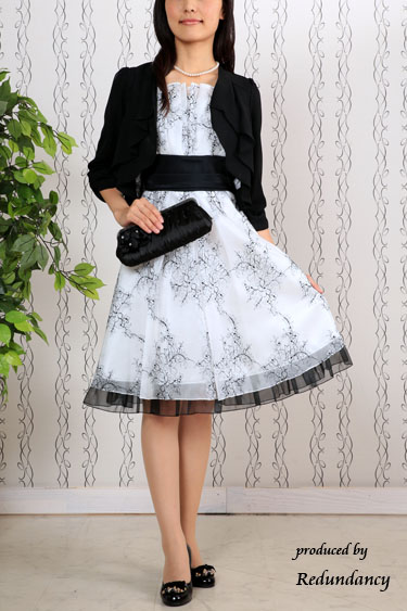 ブラックのシンプル七分袖ボレロ