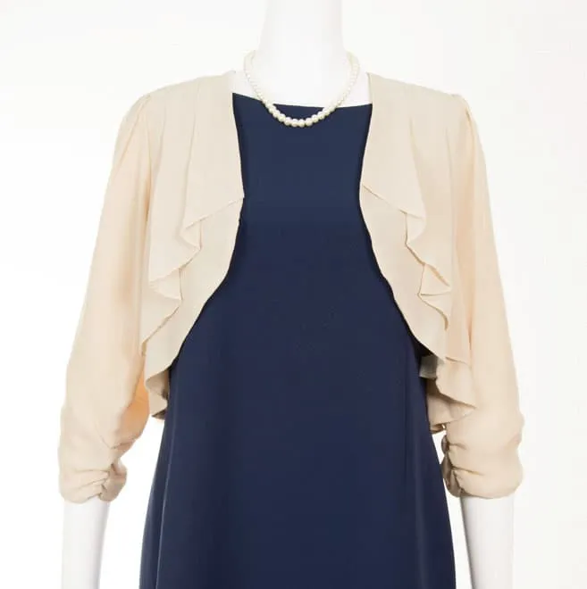 ベージュのシンプル七分袖ボレロ