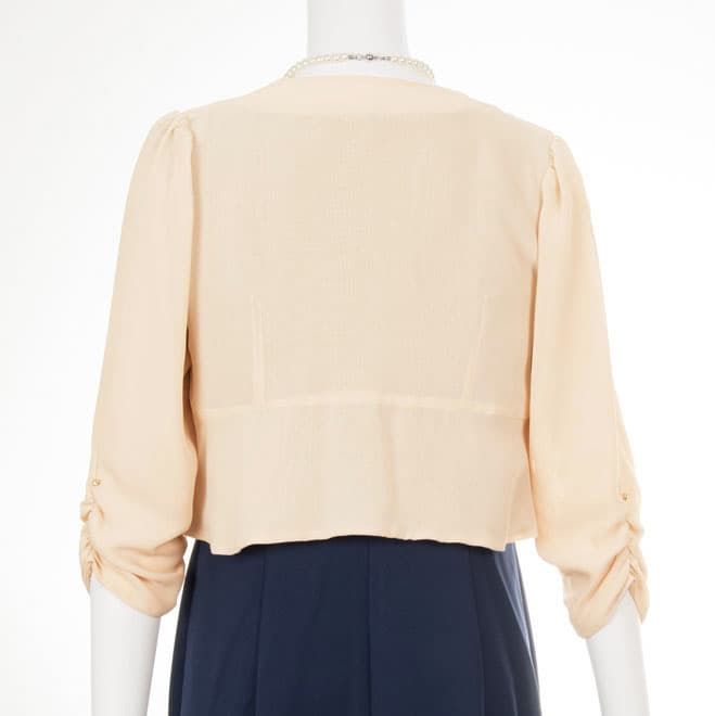 ベージュのシンプル七分袖ボレロ