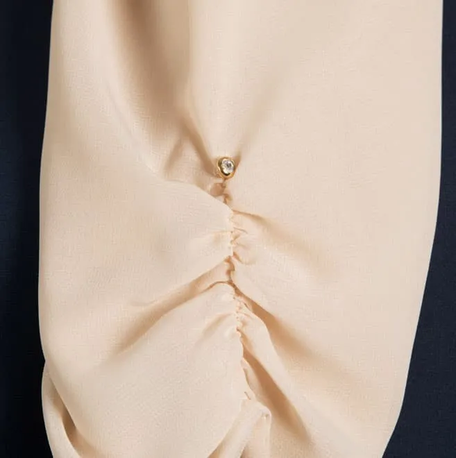 ベージュのシンプル七分袖ボレロ