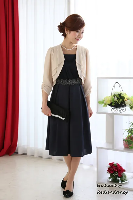 ベージュのシンプル七分袖ボレロ