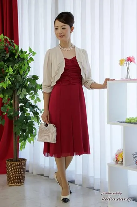 ベージュのシンプル七分袖ボレロ