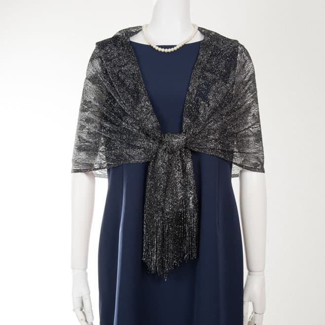 ブラックのラメ入り花柄レースストール