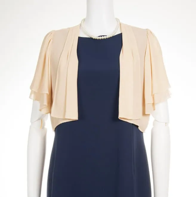 ベージュの後ろリボン半袖ボレロ