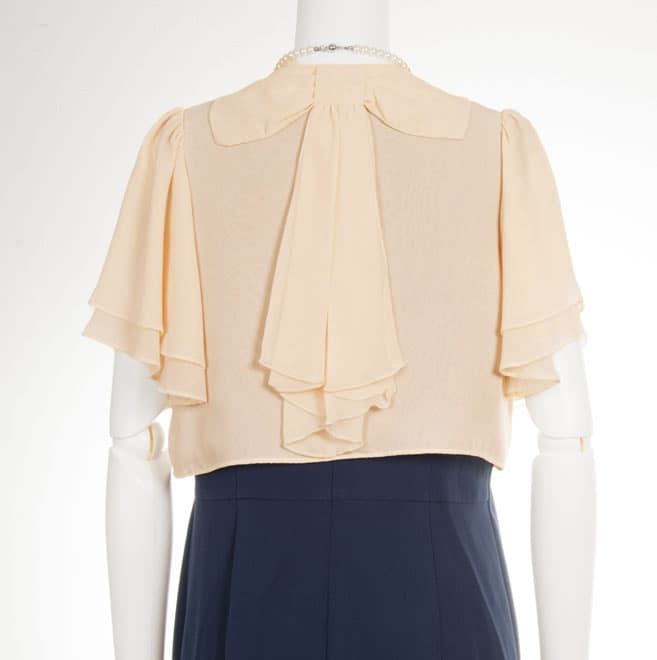 ベージュの後ろリボン半袖ボレロ