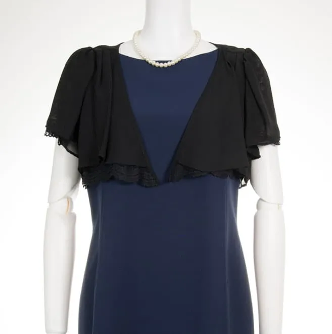 ブラックのリバーシブルボレロ